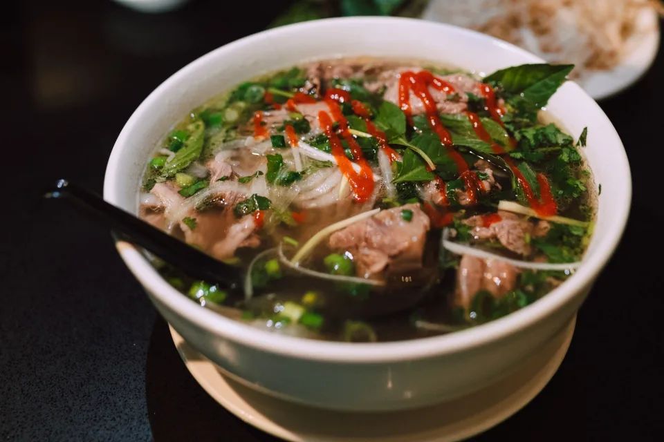 Góc ngồi cạnh cửa sổ